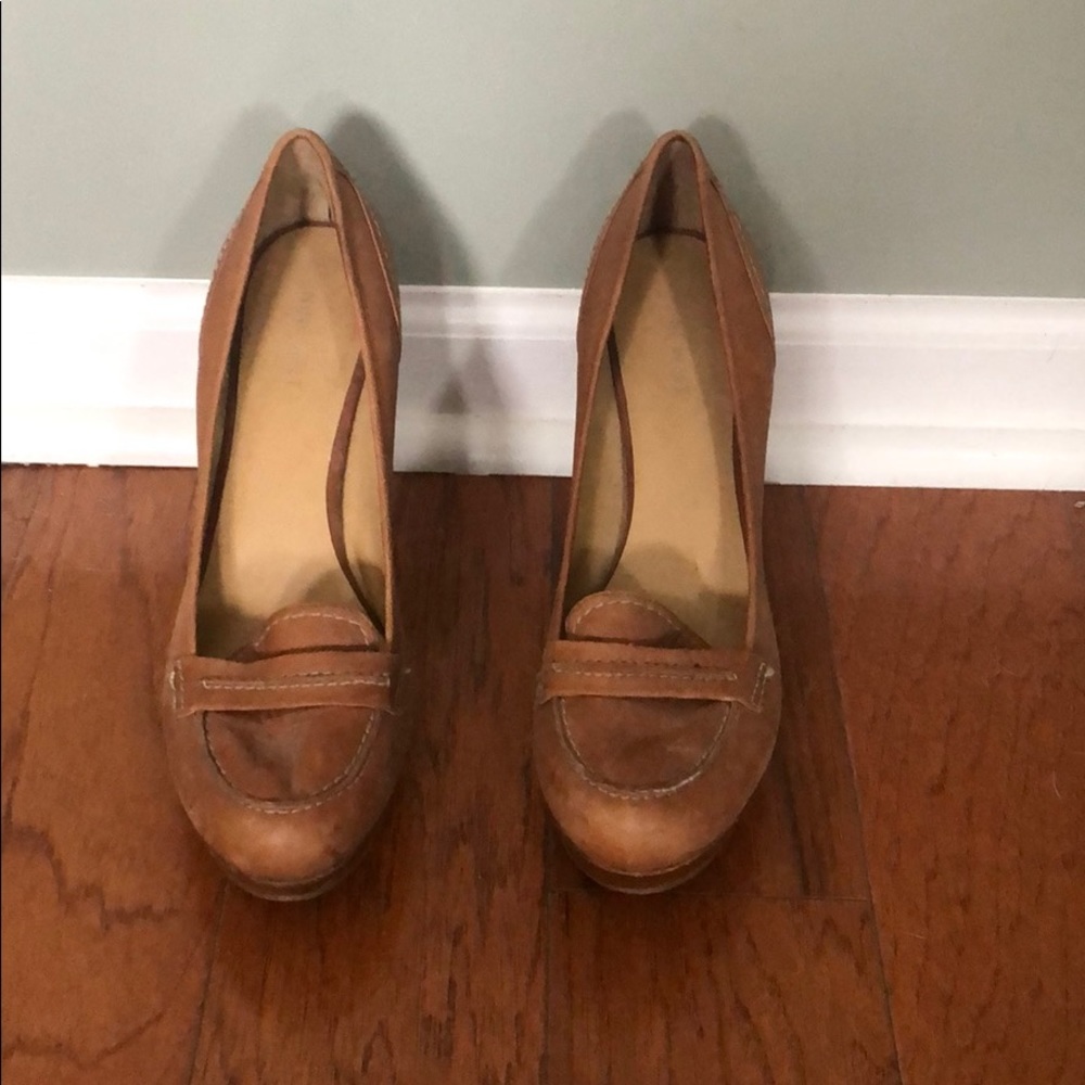 Nine West Tan Leather Pumps